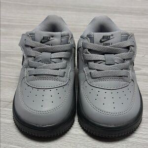 Nike Kids Sneakers in Gray and Black